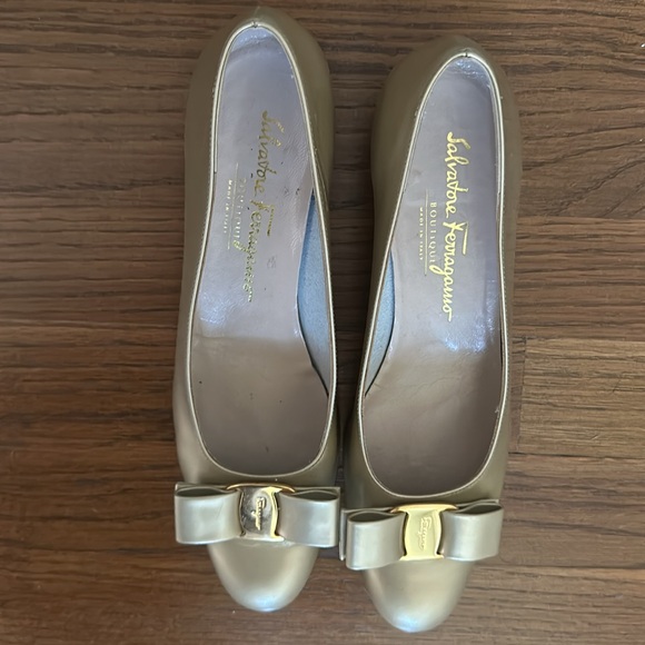 Ferragamo Classic Kitten Heels - Picture 2 of 5